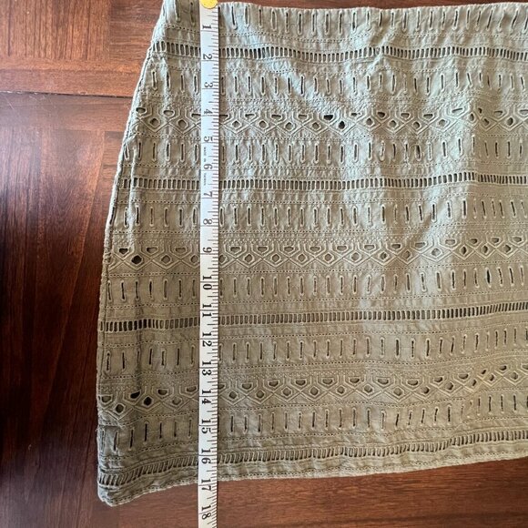 Women's Gap Olive Green eyelet mini skirt, Size 6 - Picture 3 of 8